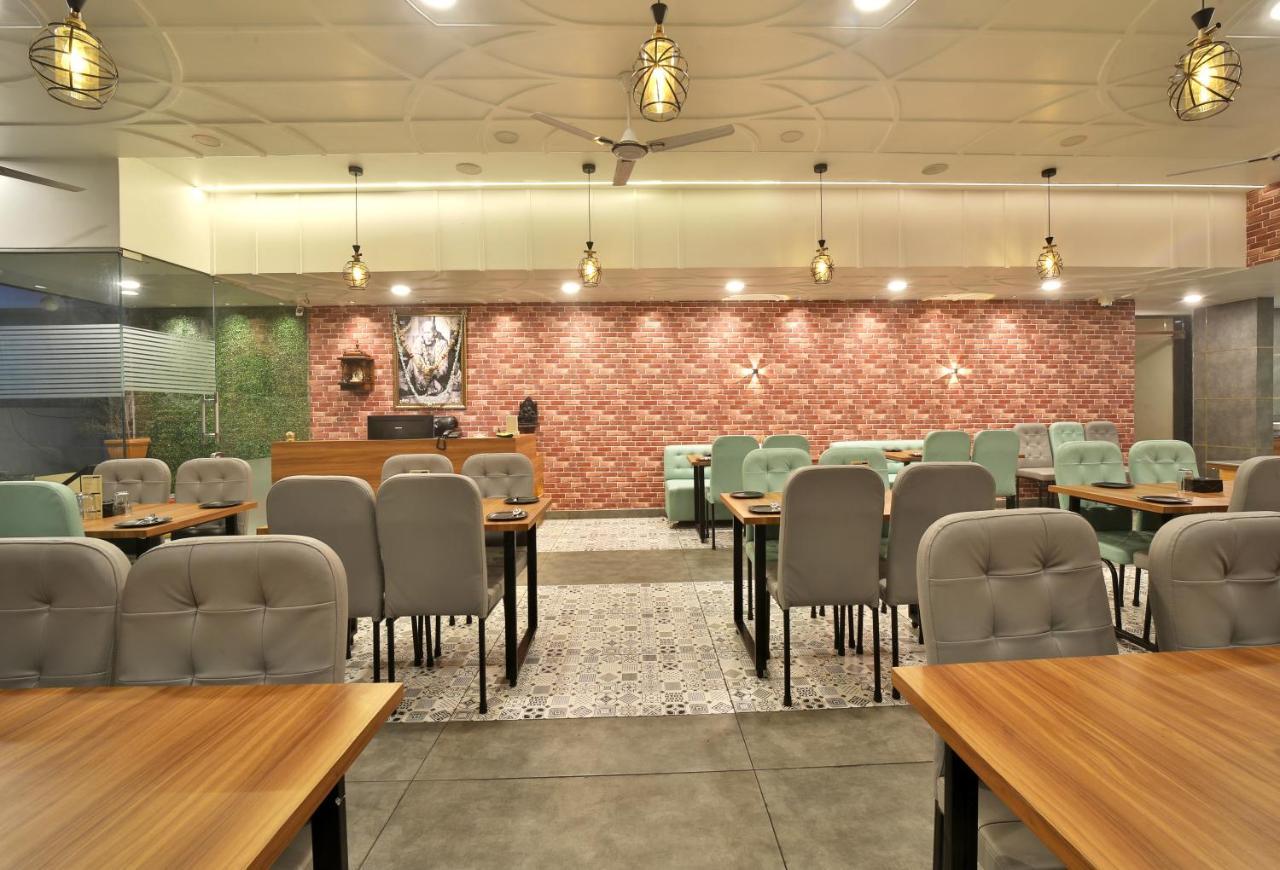Saish Hotel Shirdi Ngoại thất bức ảnh