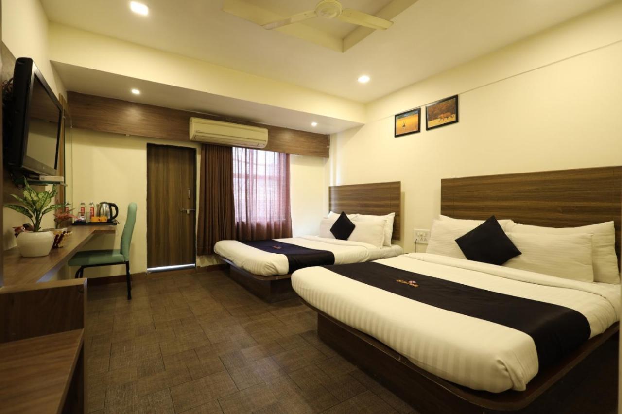 Saish Hotel Shirdi Ngoại thất bức ảnh