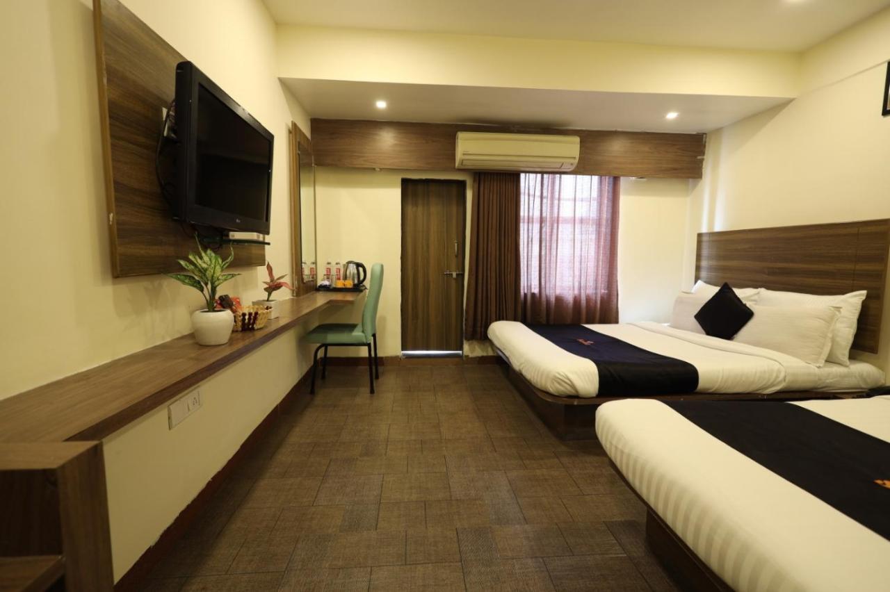 Saish Hotel Shirdi Ngoại thất bức ảnh