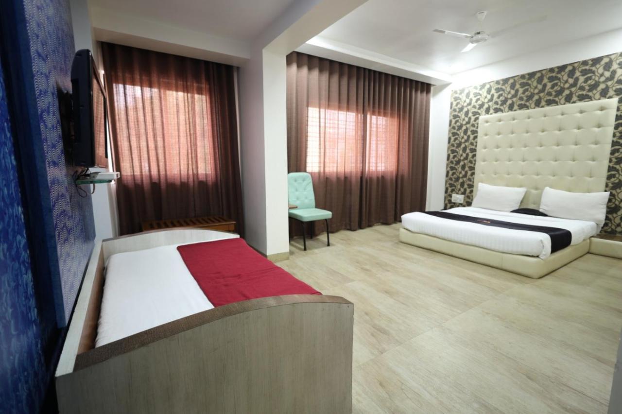 Saish Hotel Shirdi Ngoại thất bức ảnh