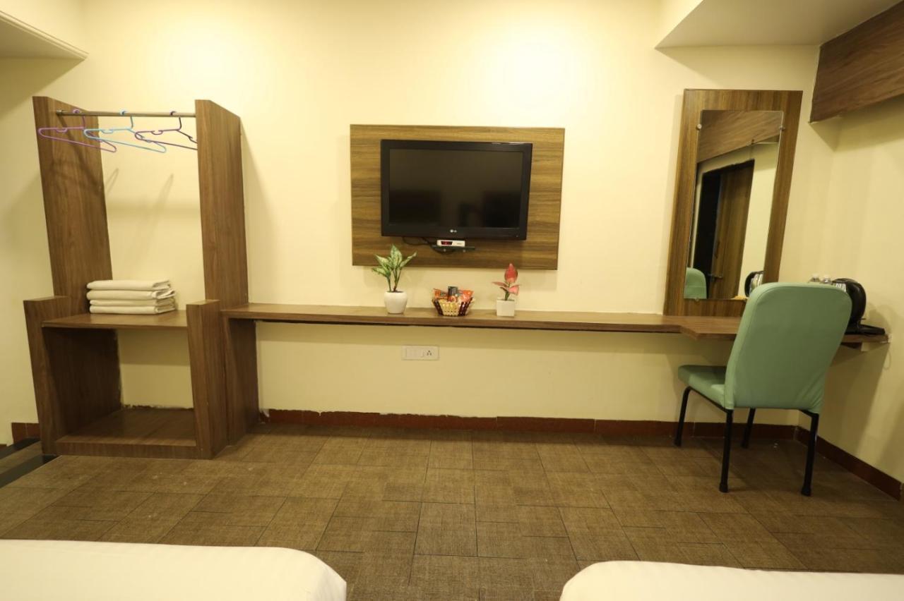 Saish Hotel Shirdi Ngoại thất bức ảnh