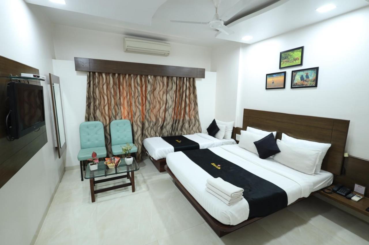 Saish Hotel Shirdi Ngoại thất bức ảnh