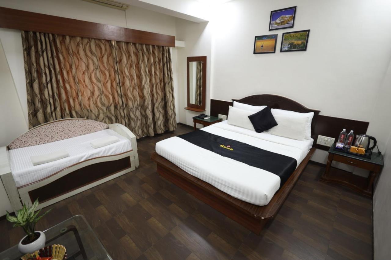 Saish Hotel Shirdi Ngoại thất bức ảnh