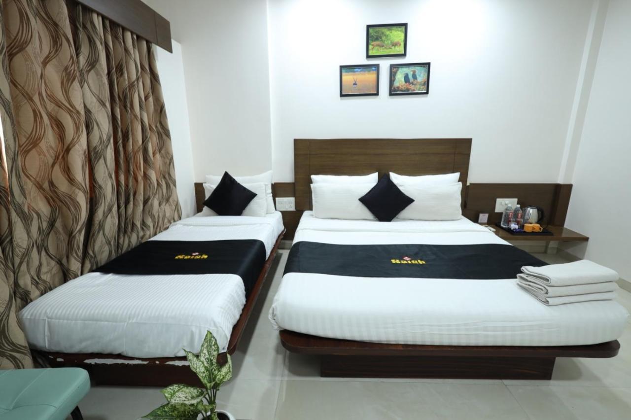 Saish Hotel Shirdi Ngoại thất bức ảnh
