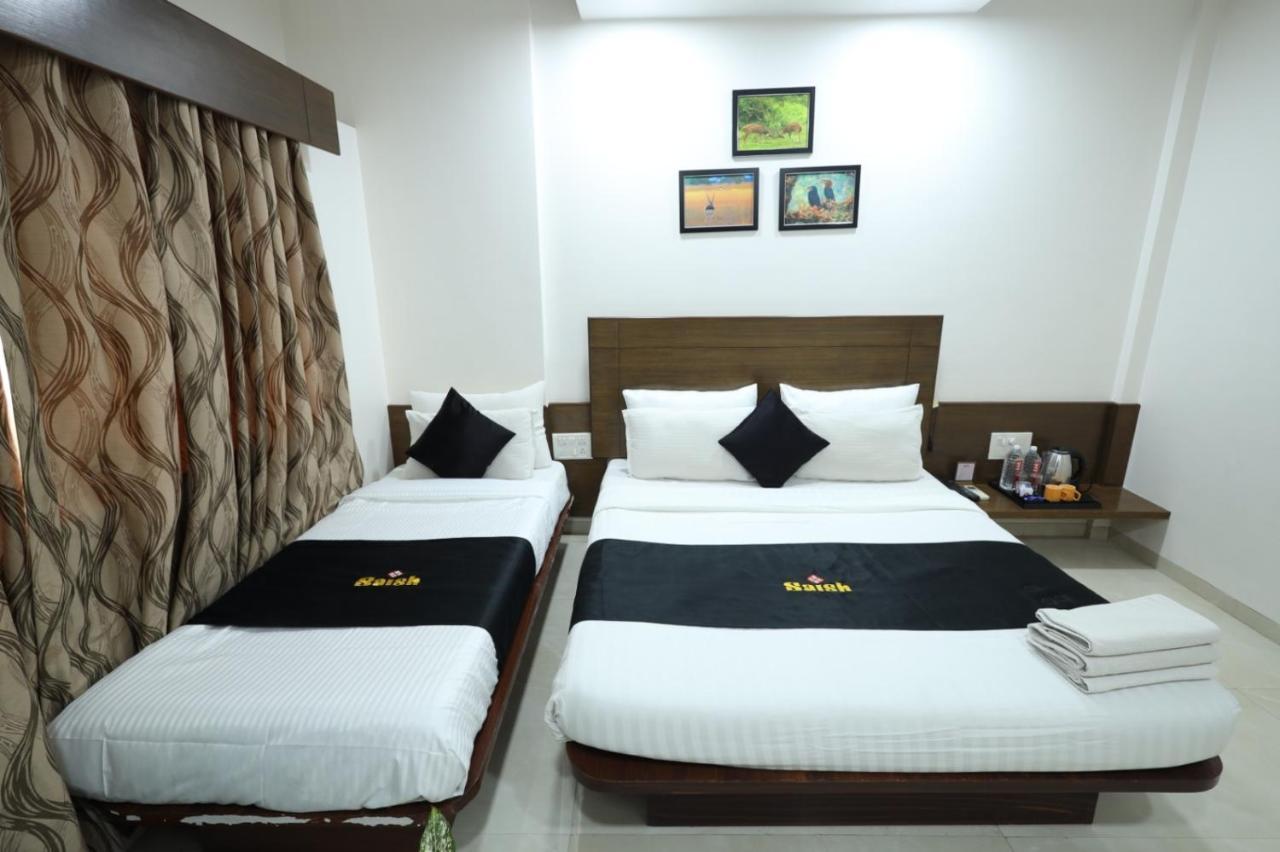 Saish Hotel Shirdi Ngoại thất bức ảnh