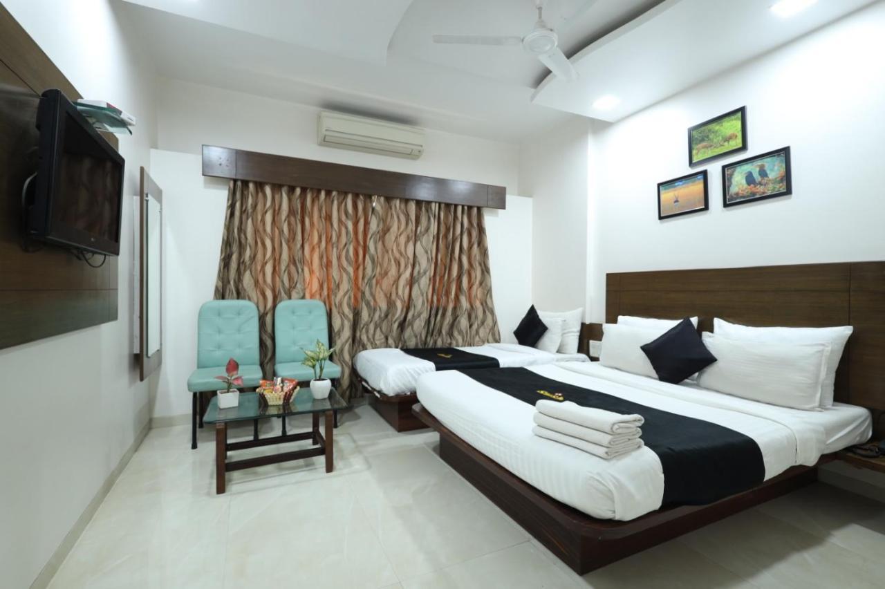 Saish Hotel Shirdi Ngoại thất bức ảnh