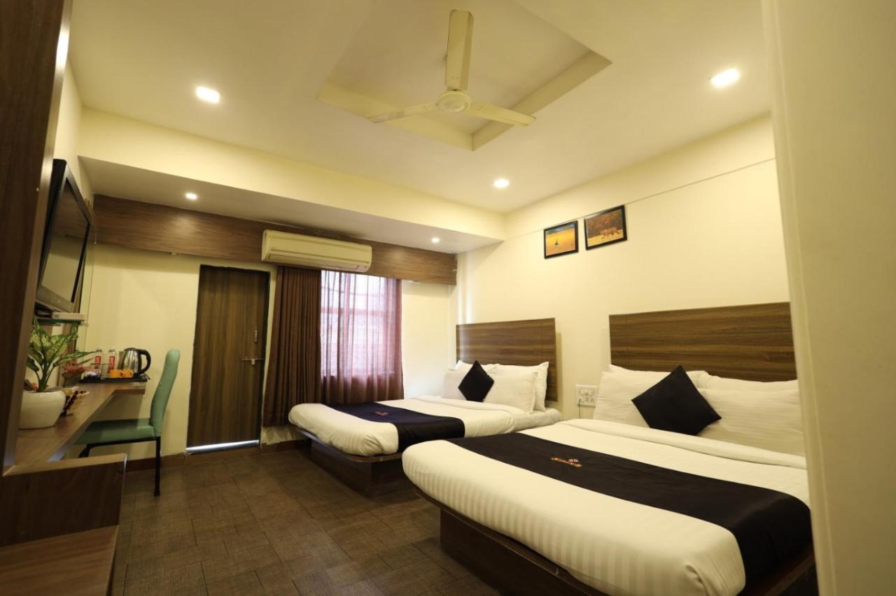 Saish Hotel Shirdi Ngoại thất bức ảnh