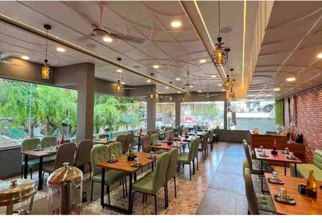Saish Hotel Shirdi Ngoại thất bức ảnh
