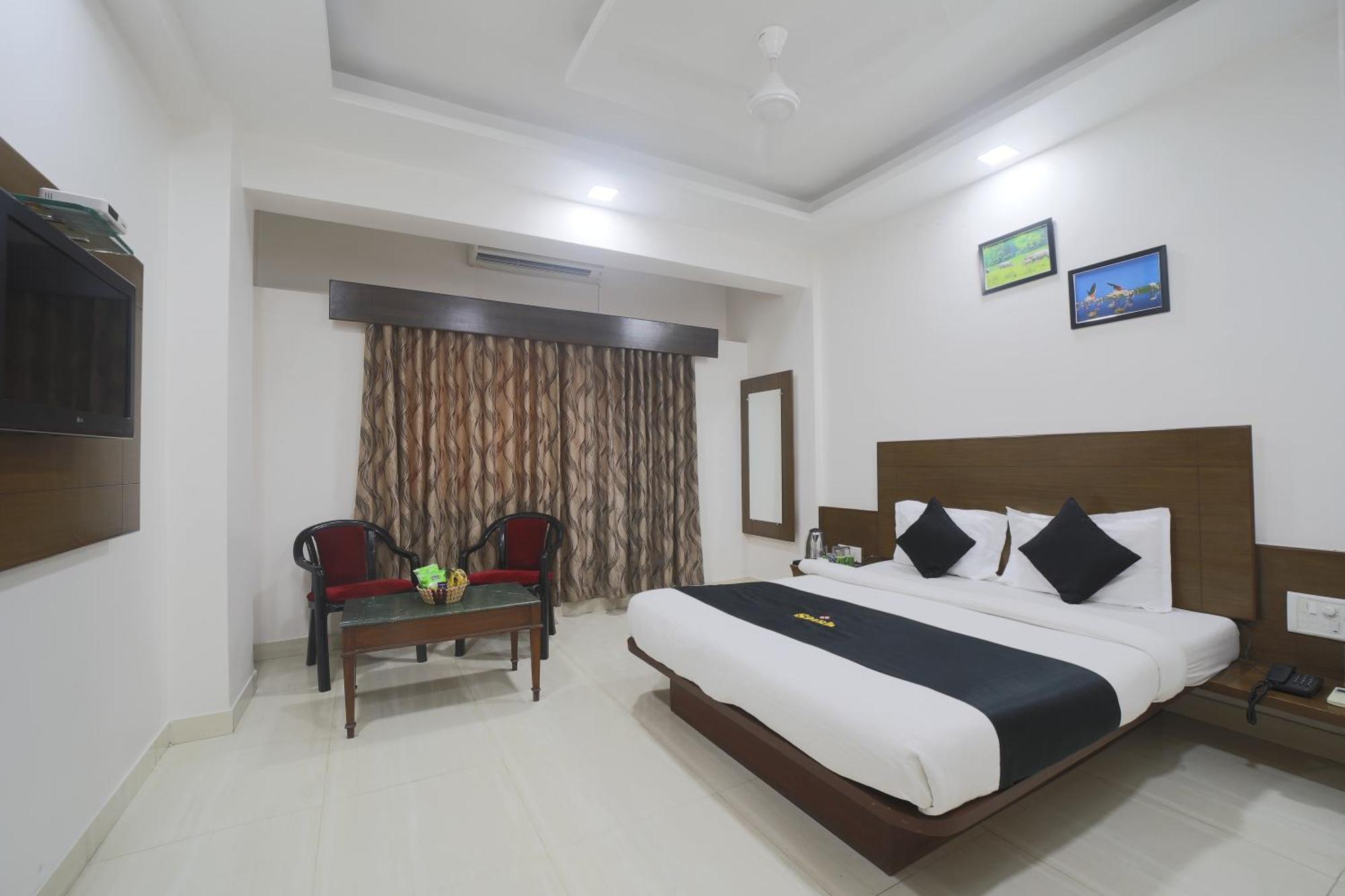 Saish Hotel Shirdi Ngoại thất bức ảnh