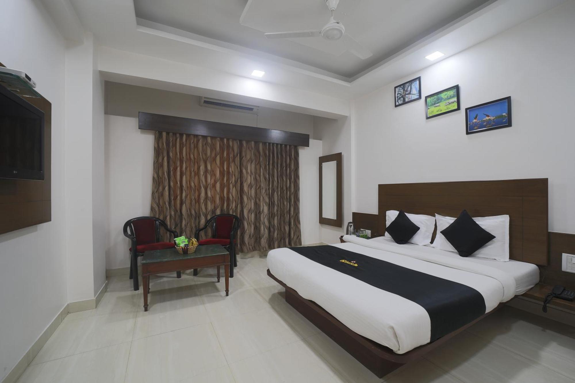 Saish Hotel Shirdi Ngoại thất bức ảnh