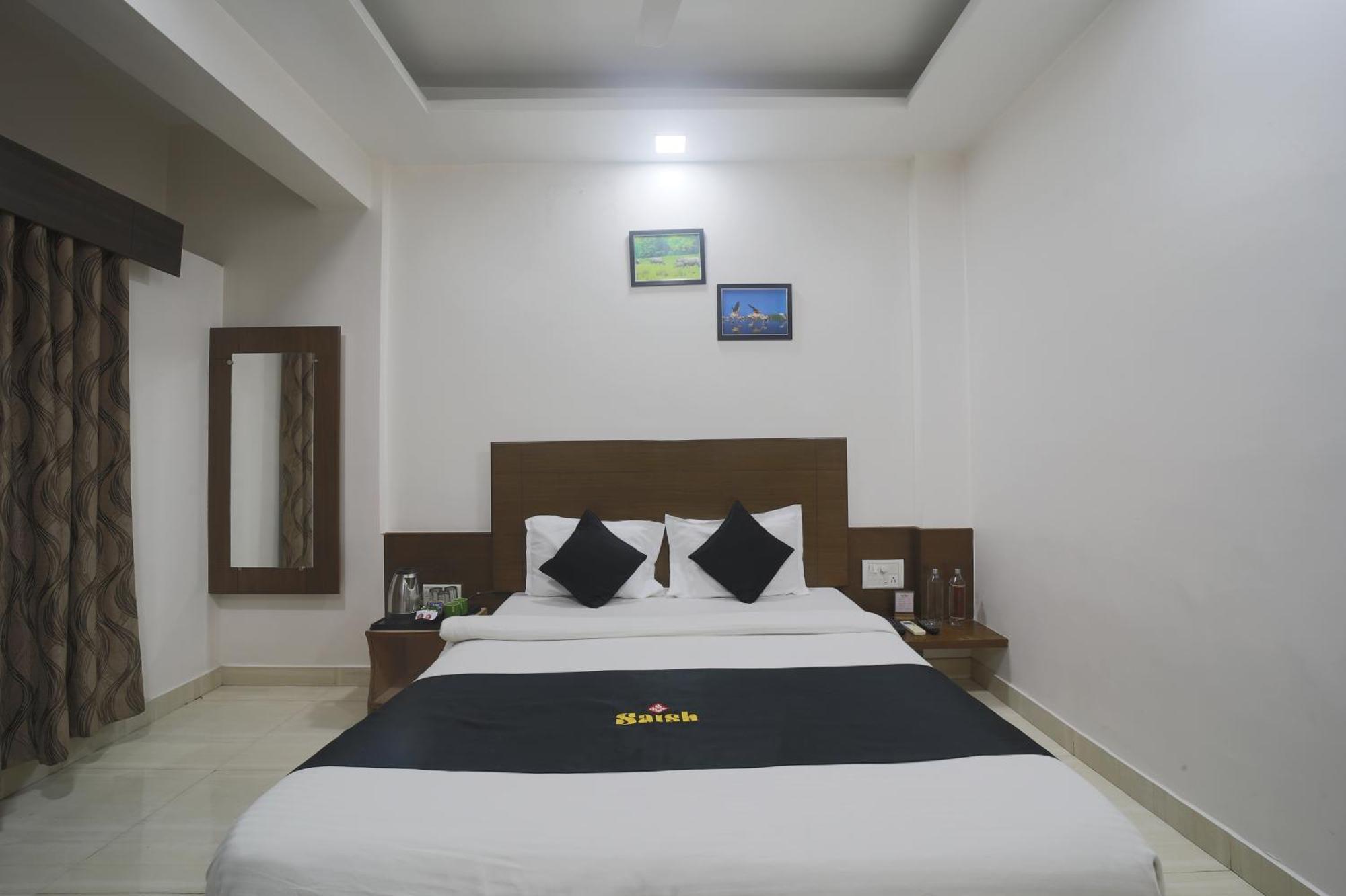 Saish Hotel Shirdi Ngoại thất bức ảnh