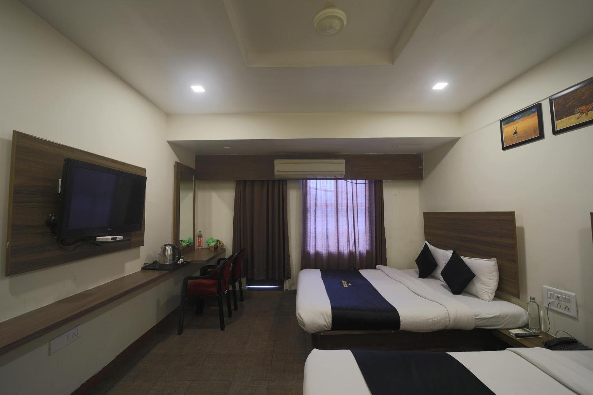 Saish Hotel Shirdi Ngoại thất bức ảnh