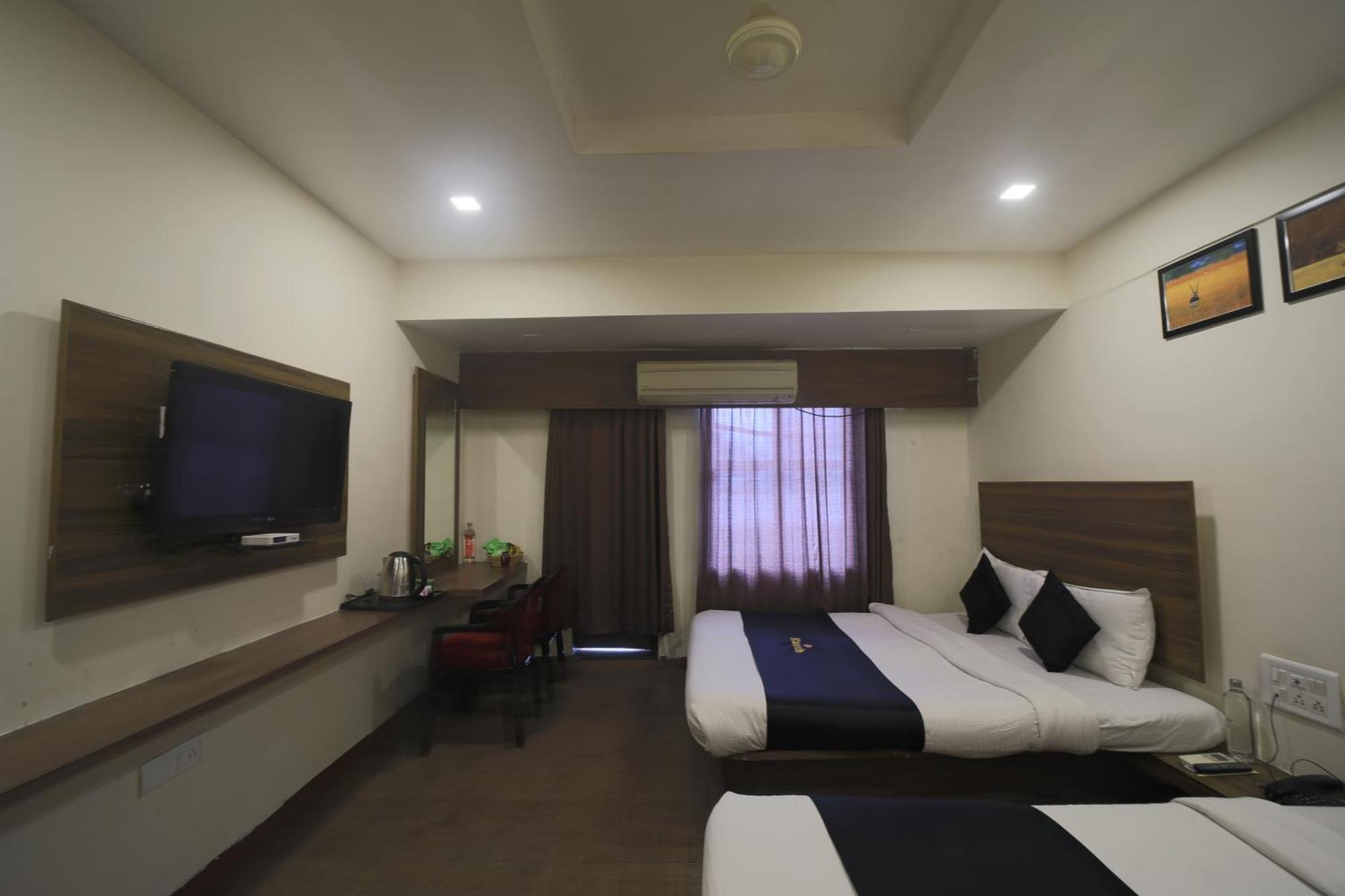 Saish Hotel Shirdi Ngoại thất bức ảnh