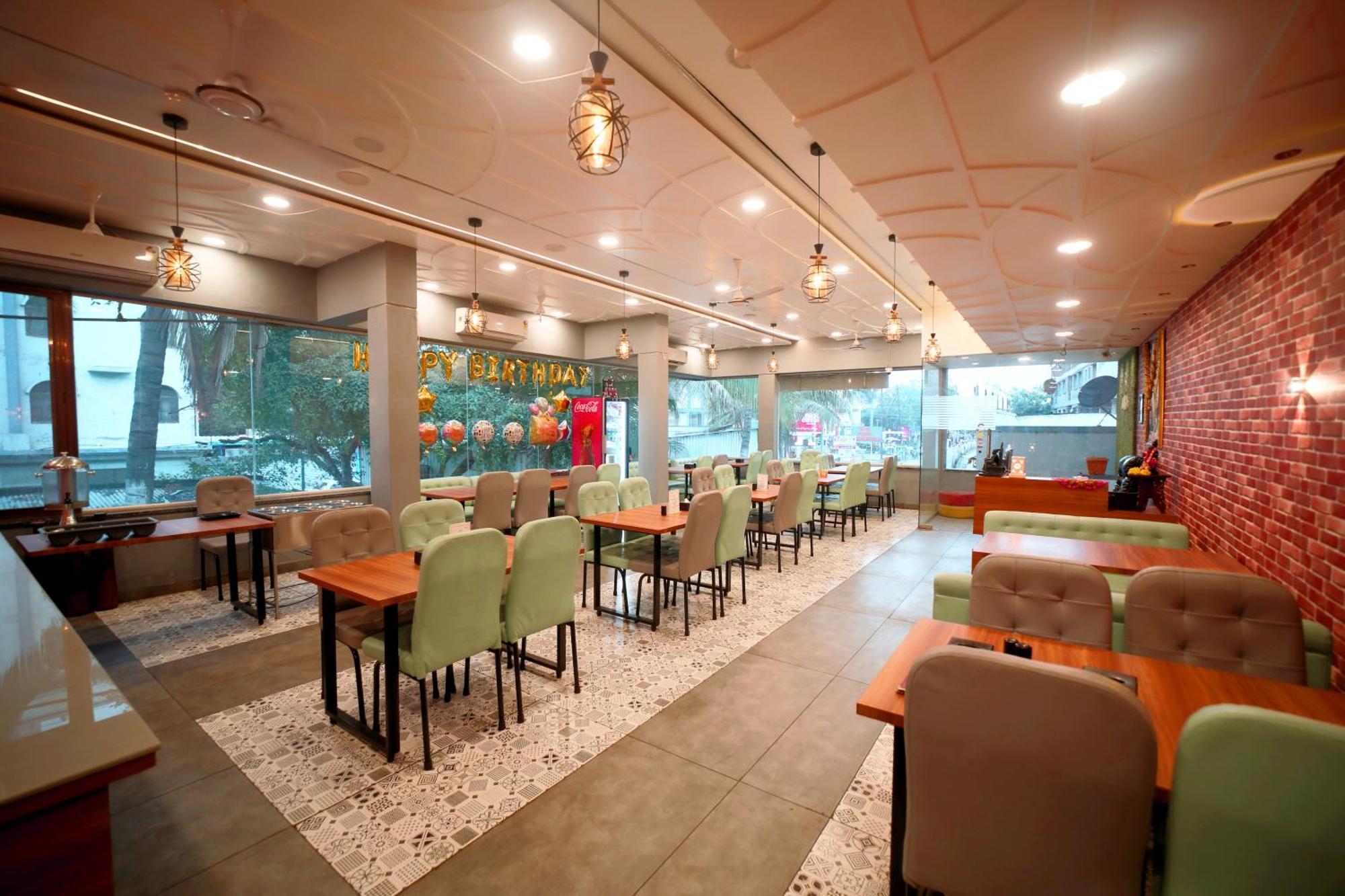 Saish Hotel Shirdi Ngoại thất bức ảnh