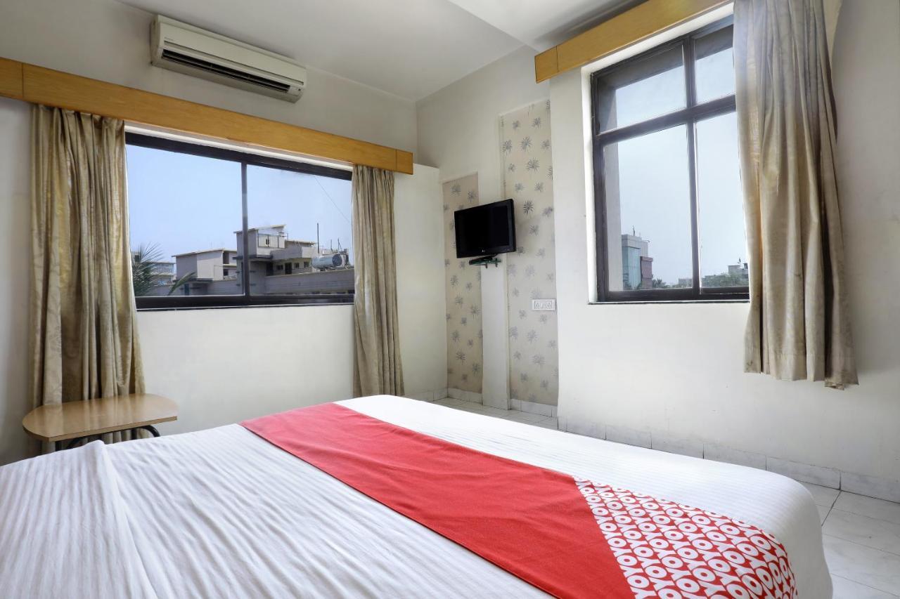 Saish Hotel Shirdi Ngoại thất bức ảnh