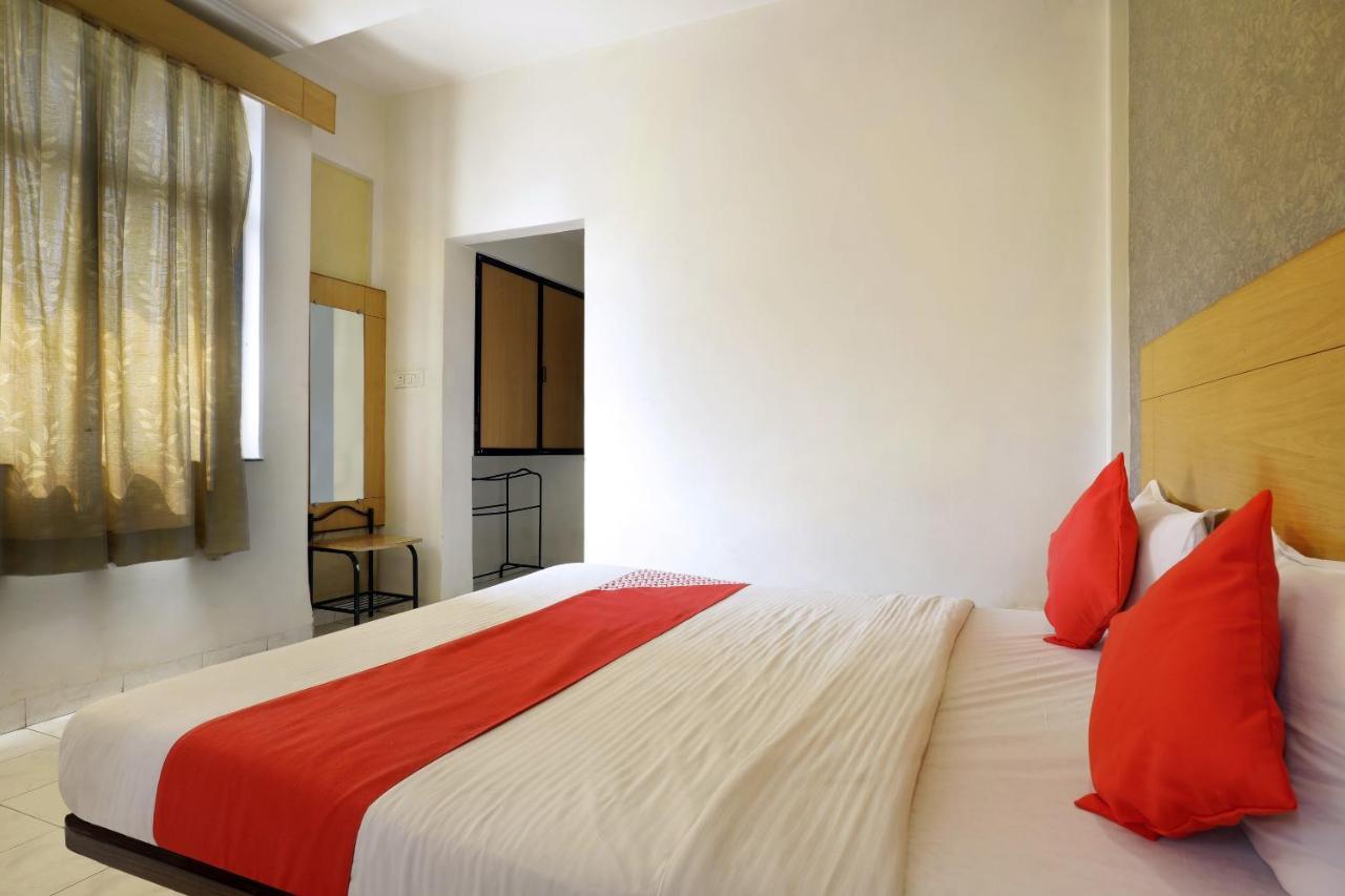 Saish Hotel Shirdi Ngoại thất bức ảnh